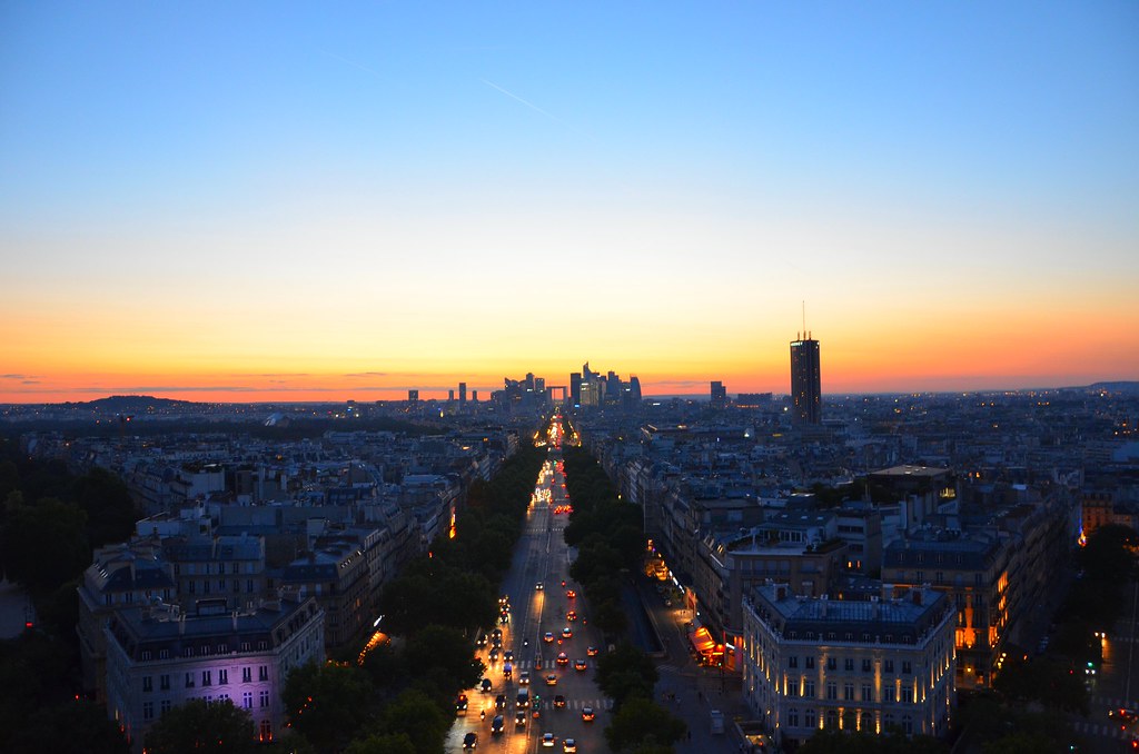 Coucher Du Soleil Derrière La Défense le soleil parisien