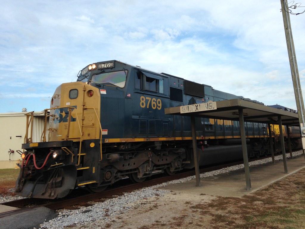 SUN_0051 CSX freight passed abandoned Amtrak station Bilox… Flickr