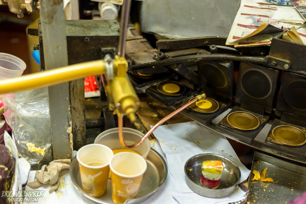 Fortune Maker Fortune cookie machine in Chinatown San Fran… Flickr