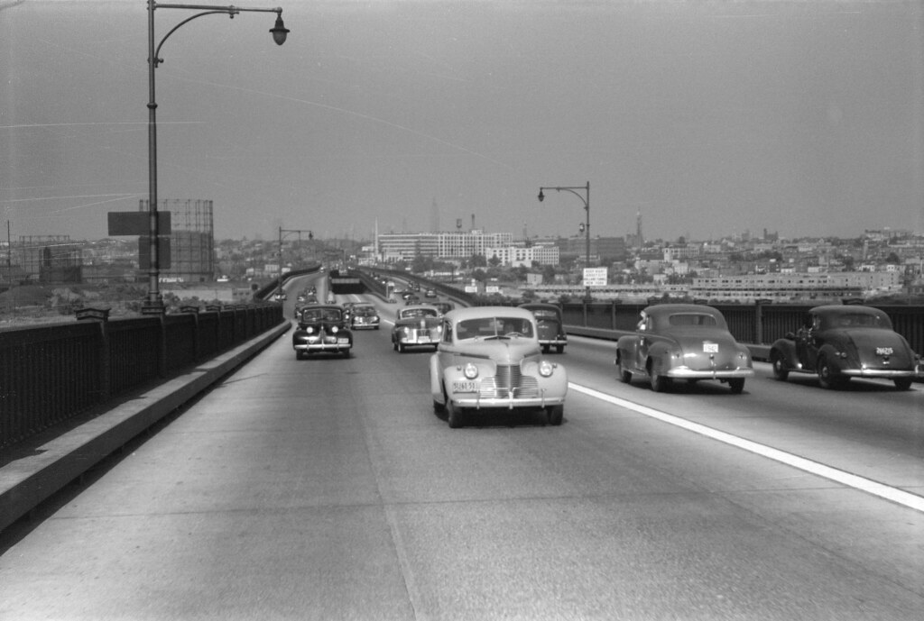 Lots of 1930s cars navigate the Pulaski Skyway in a heavil… Flickr