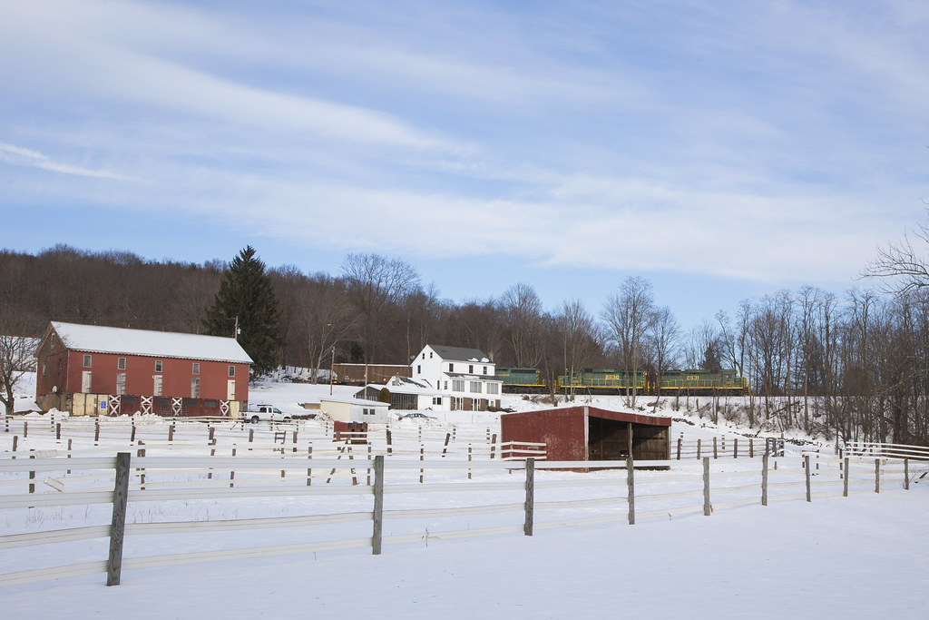 R&N Lavelle, PA Like most train guys who shoot trains in… Flickr