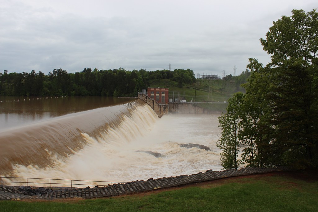 Rhodhiss dam overflow. Rhodhiss, NC Mark Moser Flickr