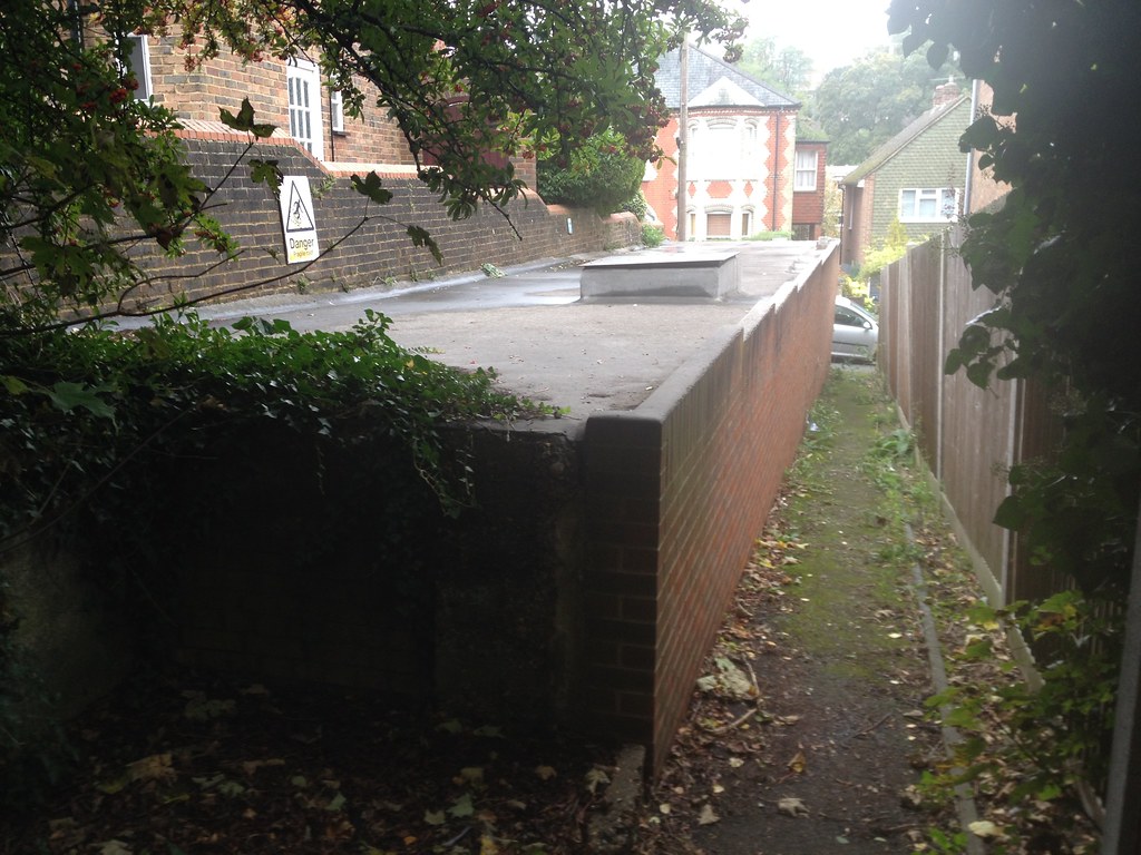 air raid shelter, Baillie Road, Guildford andy hebden Flickr