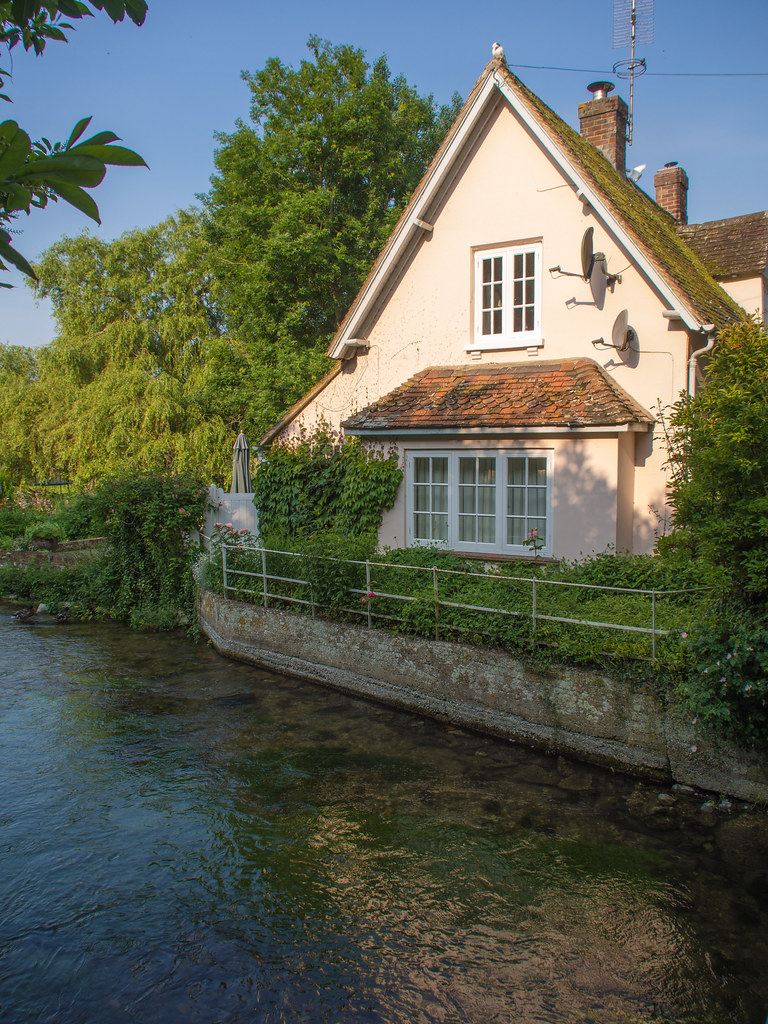 Fishing Cottage on the River Anton at Goodworth Clatford near Andover