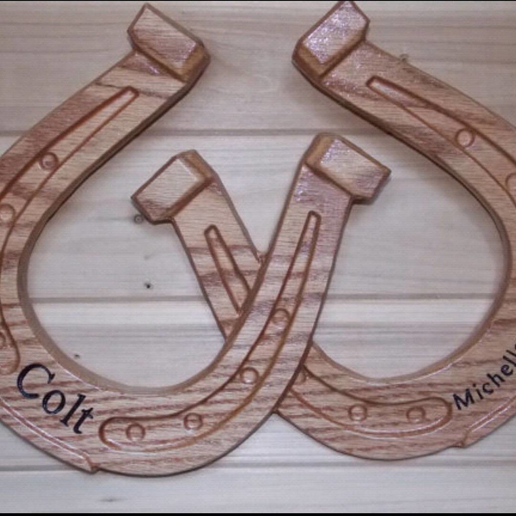 This set of wooden horseshoes comes with 2 names of your c… Flickr