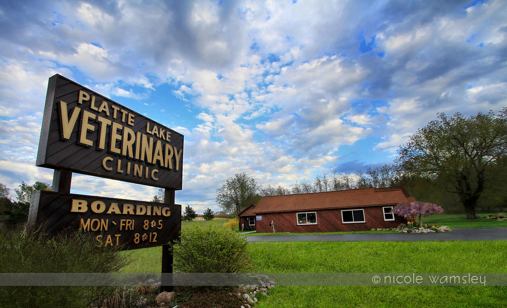 Platte Lake Veterinary Clinic Sign, ©Nicole Wamsley Flickr