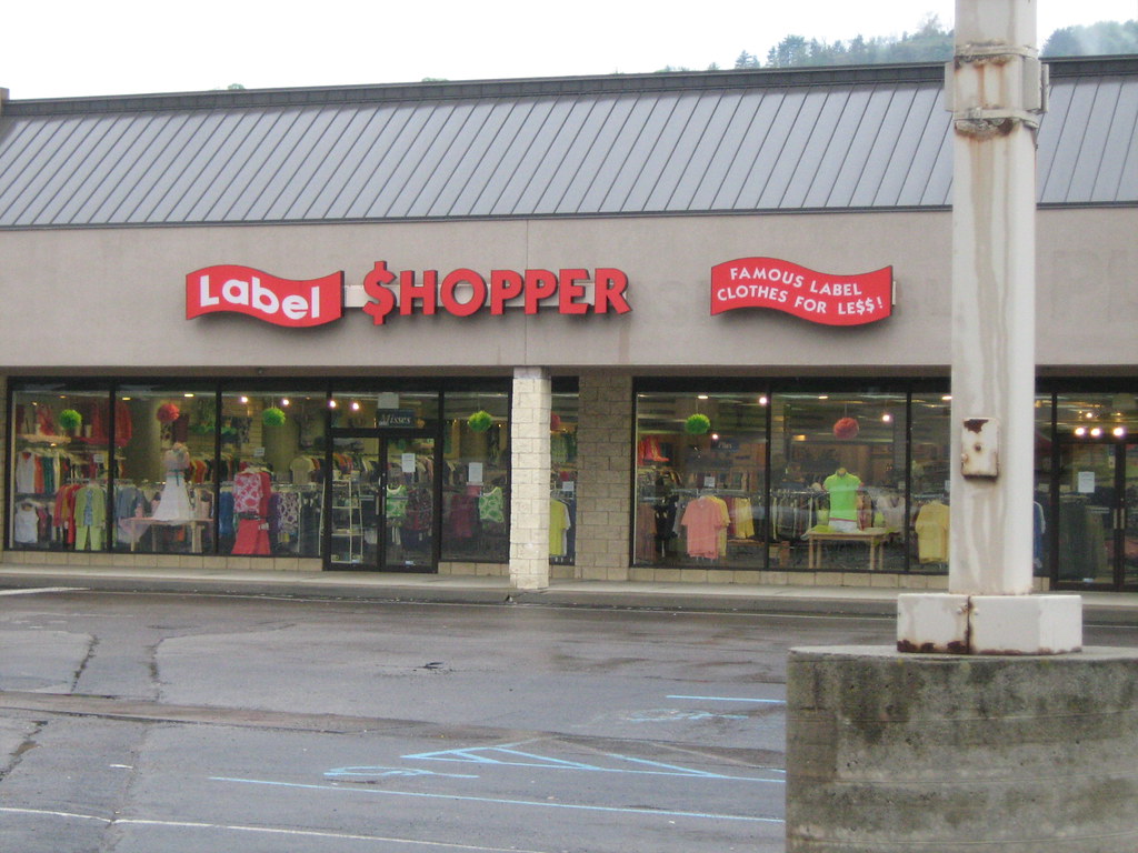 Closeup of Label Shopper Clothing store. Riverview Plaza N… Flickr