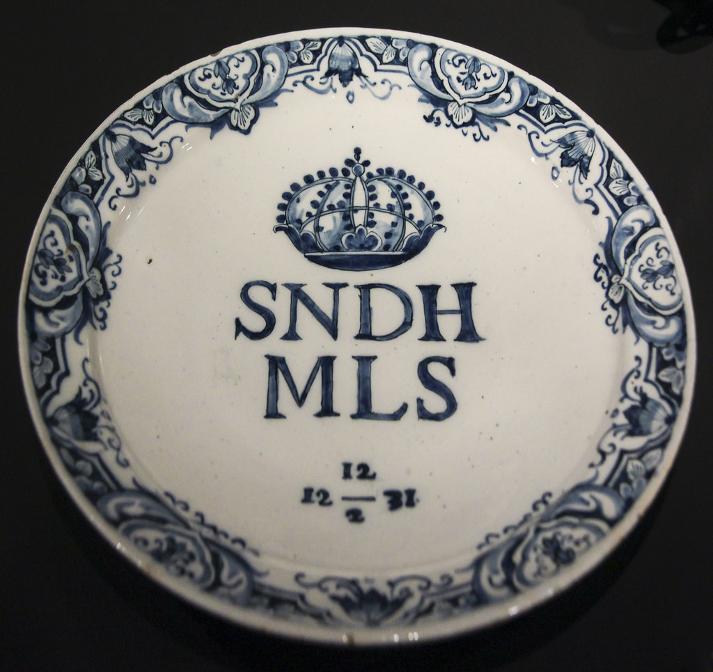 Ceramic plate/ charger Kotomi_ Flickr