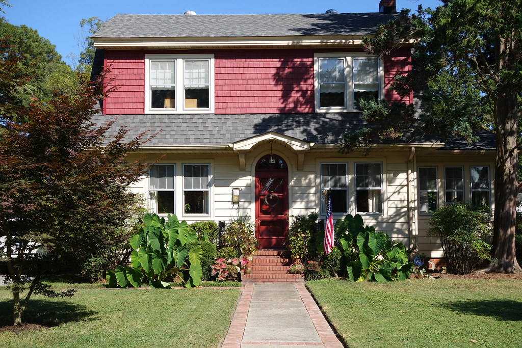 A House in Wythe, Hampton, VA Cherokee Rd. Lynn Gallagher Flickr