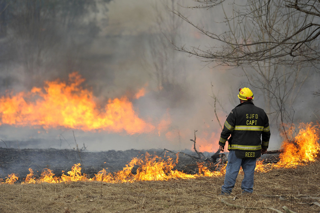 Brush Fire in St. Johnsbury Firefighters work to put out a… Flickr