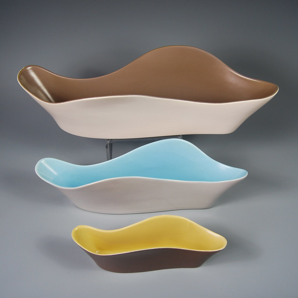 Poole Pottery "Wave" bowls in three sizes designed by Alfr… Flickr