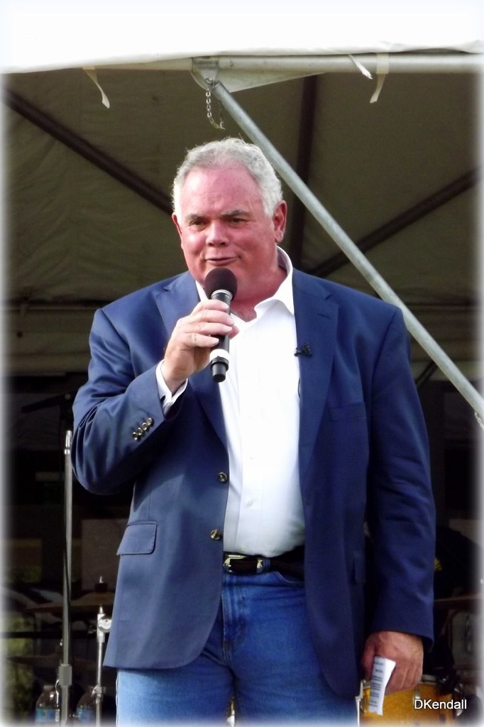 Image 11 Glendale Mayor Michael Dunafon speaking to the Fa… Flickr