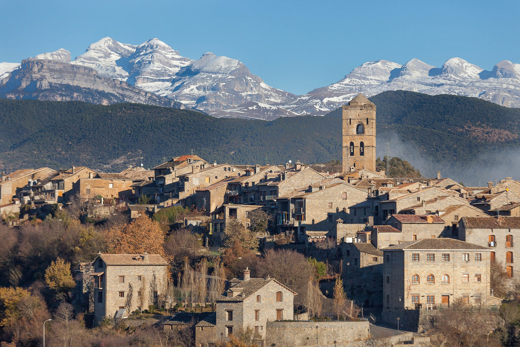 Espagne, Aragon, Ainsa et le massif du mont Perdu Espagne,… Flickr