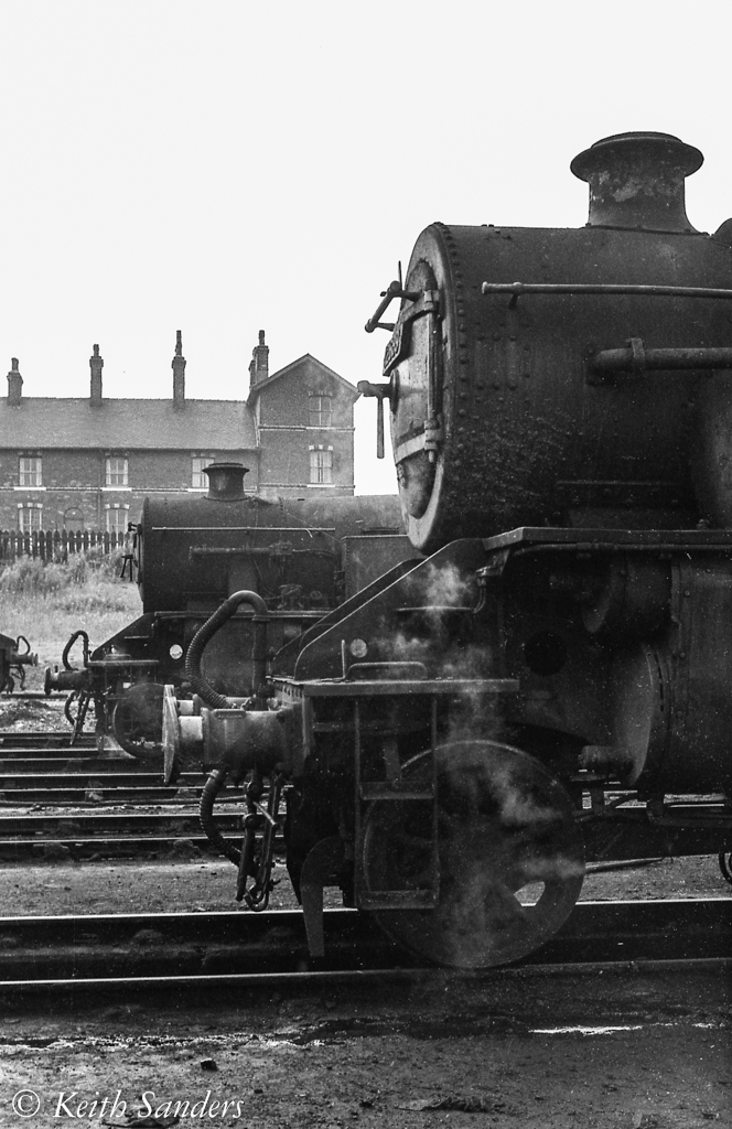 Low Moor (Bradford) mpd Two Fairburn 264T locos feature … Flickr