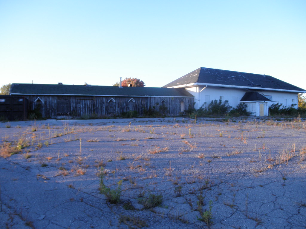 Pig and Whistle Kingston's outer station consisted of two … Flickr