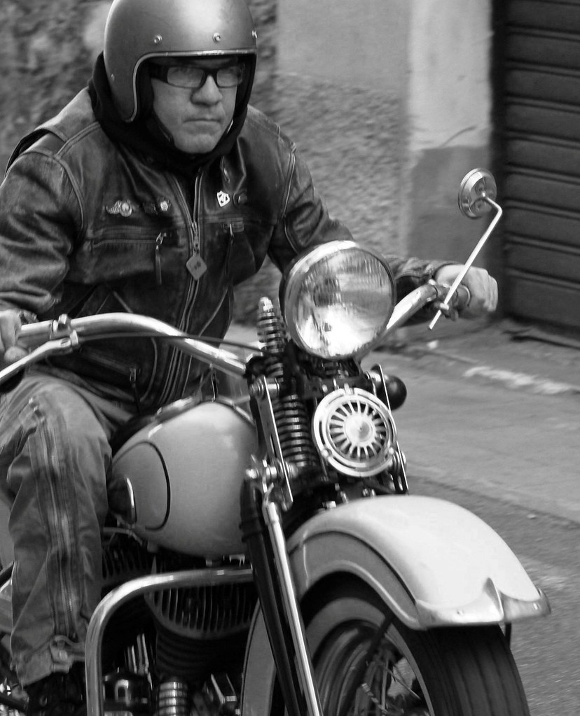 L'amore per la moto riesce, quasi per magia, a liberare l'… Flickr