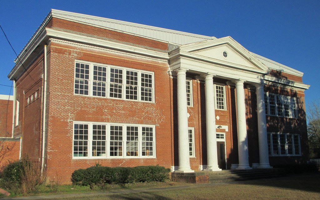 Old School (Louisville, Alabama) Louisville is located in … Flickr