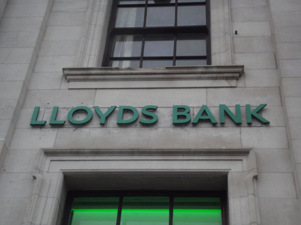 Lloyds Bank Calthorpe Road, Five Ways At the top of Calt… Flickr