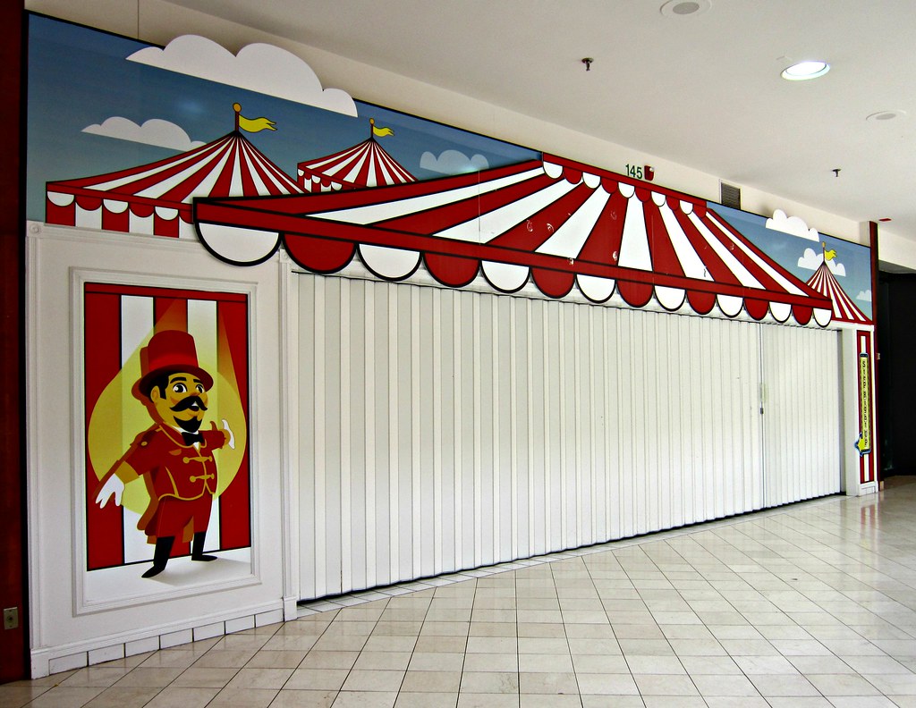 Step Right Up (to a closed circusthemed store), Lincoln M… Flickr