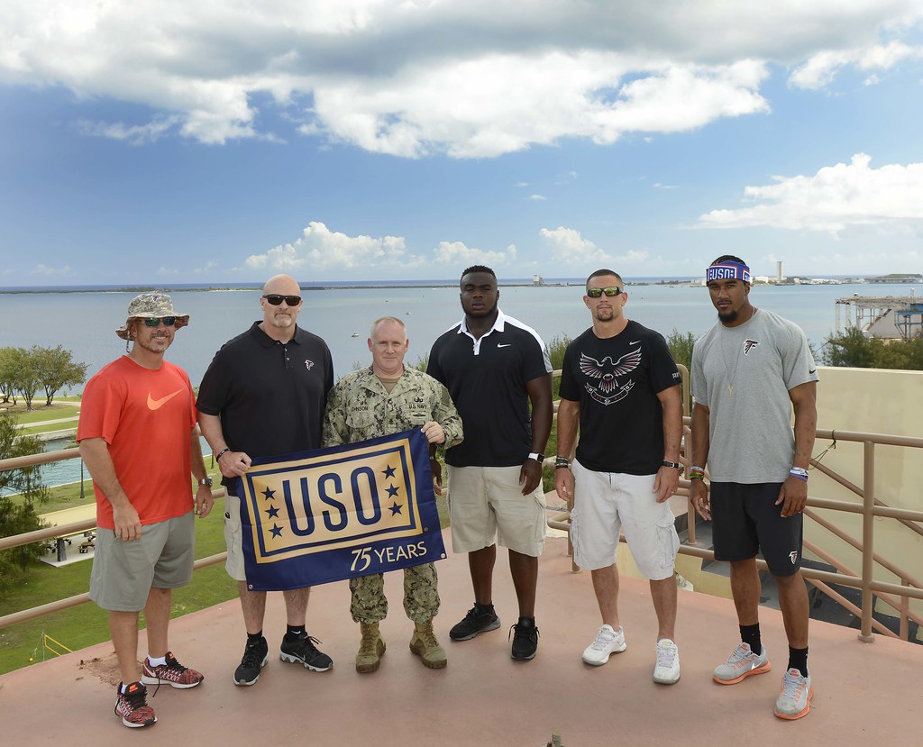 USO/NFL Tour with Atlanta Falcons Atlanta Falcons players … Flickr