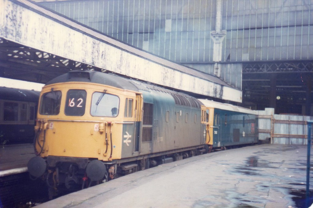 33106 and 73142 Broadlands at Waterloo station 1983 Flickr