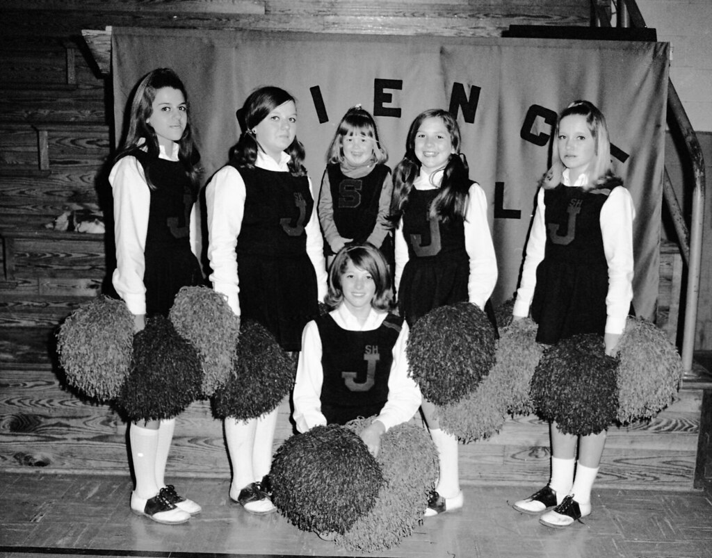 Science Hill Cheerleaders Science Hill Kneeling ? Standing… Flickr