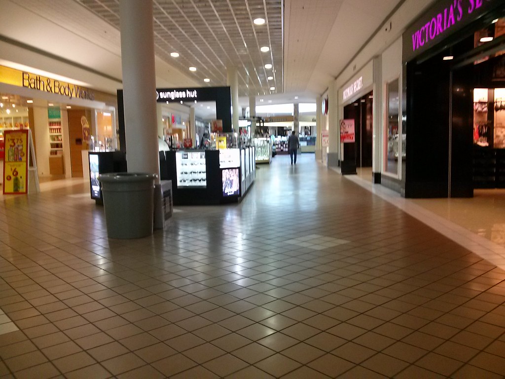Hallway Mall corridor at Miller Hill Mall Duluth Minnesota… cjbird88 Flickr