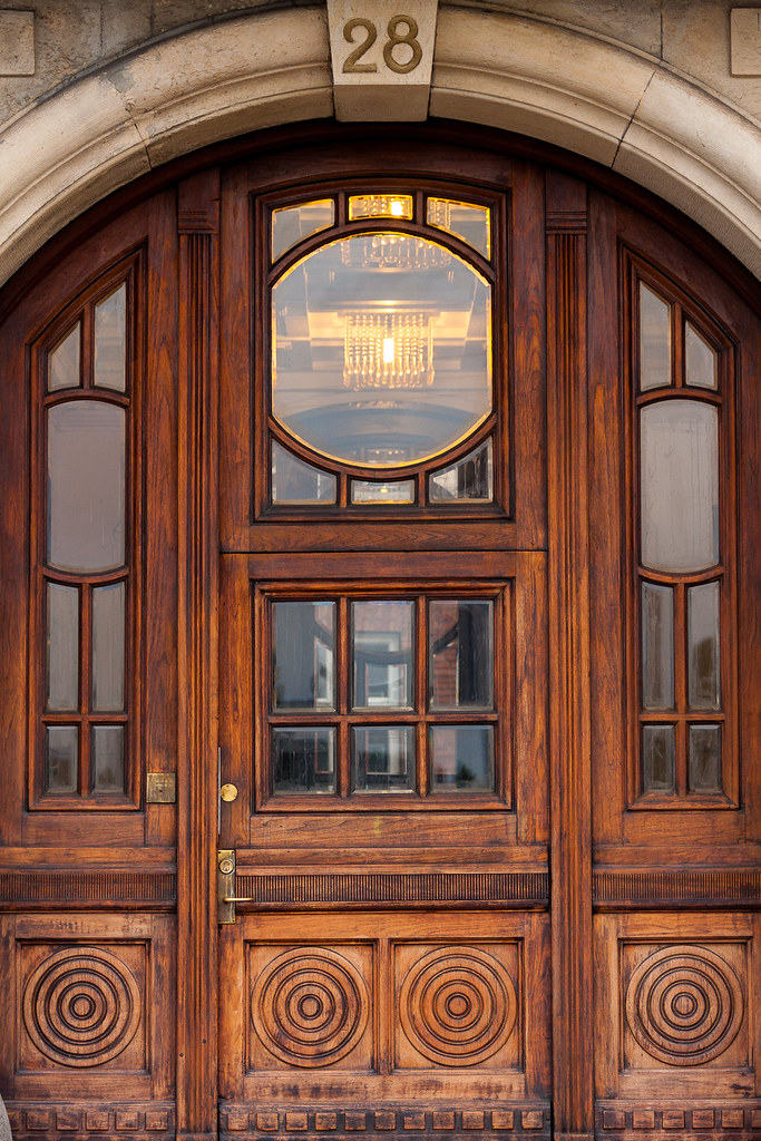 Front door (apartment building) 1463 Amanda Graham Flickr
