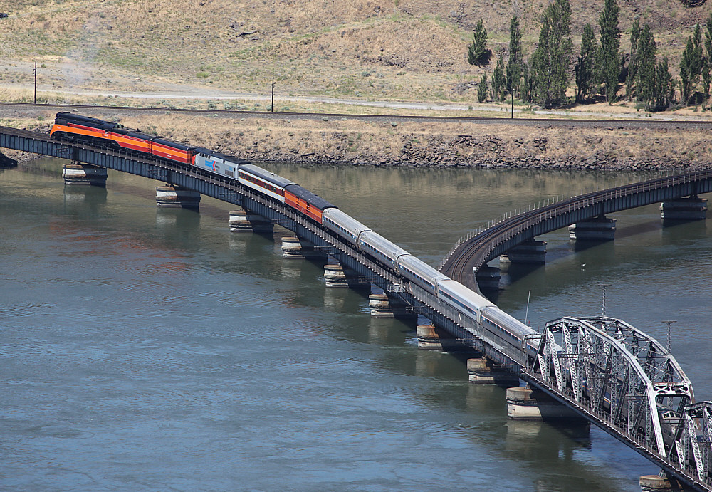 SP 4449 Wying at Wishram, WA 5 Photos Pulling off the w… Flickr