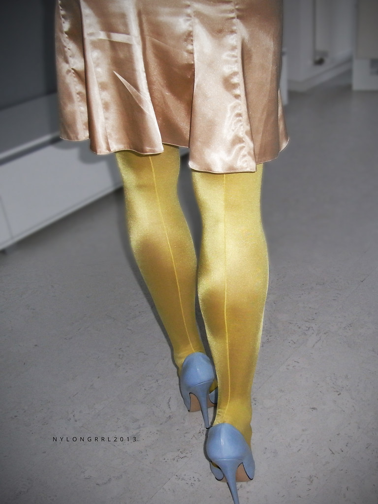 R0014253 Wearing Wolford Satin De Luxe tights, color "cal… Flickr