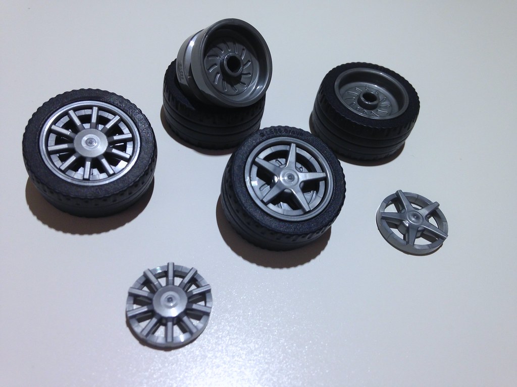 LEGO 75899 Speed Champions LaFerrari New wheels with hubca… Flickr