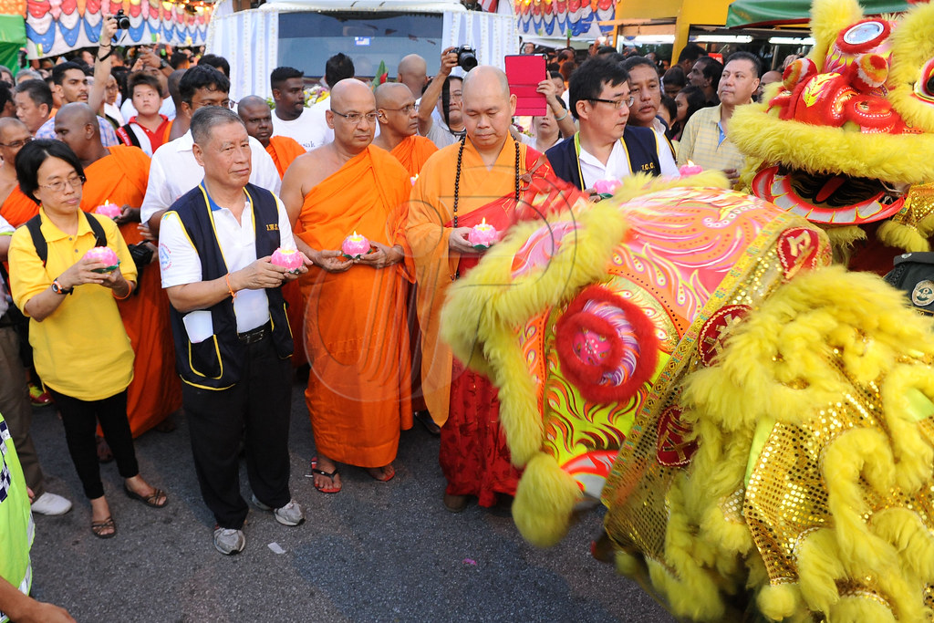 Perayaan Hari Wesak Di Malaysia Selebriti Islam Dikecam