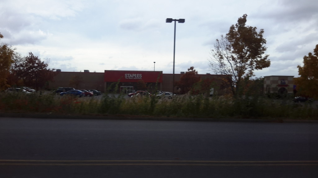 Staples Latham, NY A Staples store at the Latham Farms s… Flickr