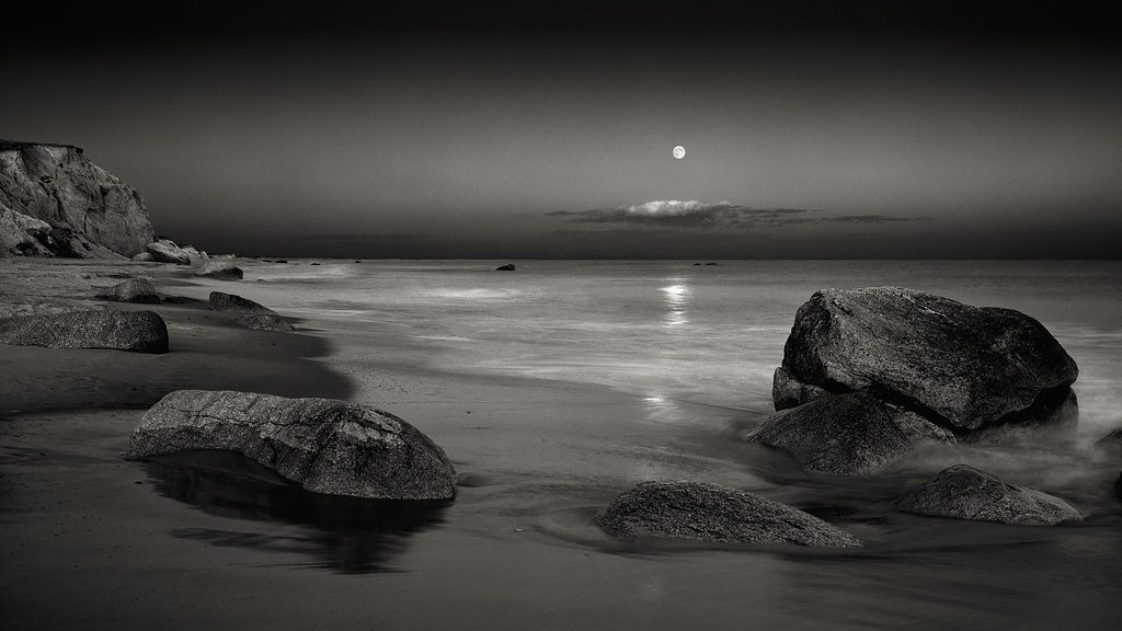 4226024344 Chilmark, Massachusetts, USA Full moon ris… Flickr