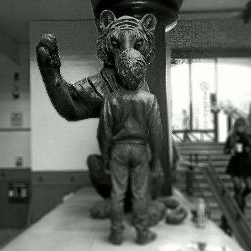 Jamrach's Bengal Tiger statue at Tobacco Dock jamrach ja… Flickr