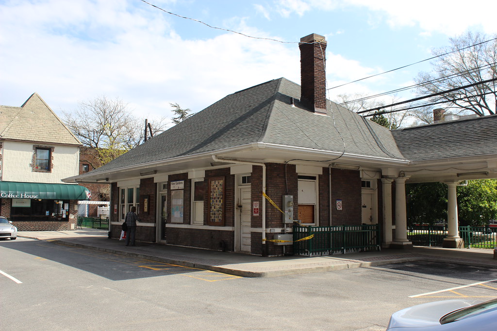 Kew Gardens LIRR Station Kew Gardens Station (1912) ExMap… Flickr