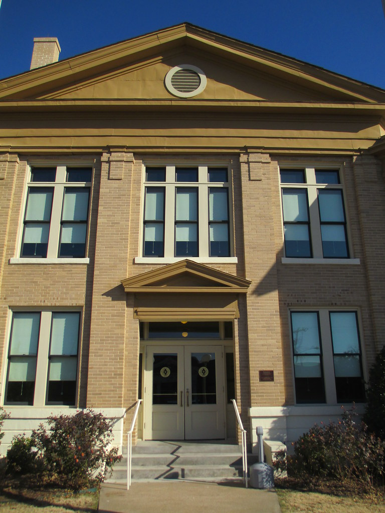 Rains County Courthouse Detail (Emory, Texas) This small c… Flickr