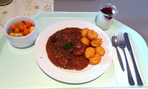 Hirschgulasch mit Maronen, Waldpilzen und Herzoginkartoffe… Flickr