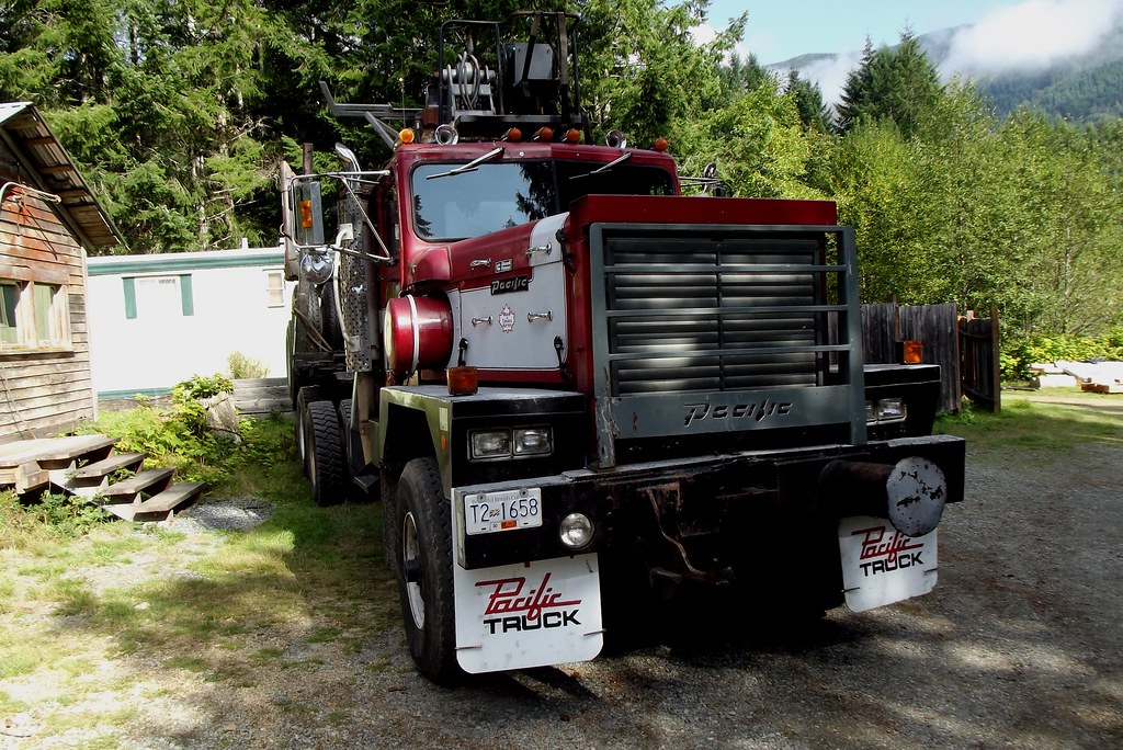 1981 Pacific, Grizzly 2215, log loader 2013 Antique truck … Flickr