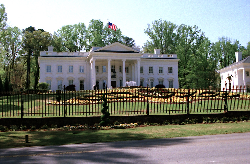 White House replica. Atlanta, Karl Zimmerman Flickr