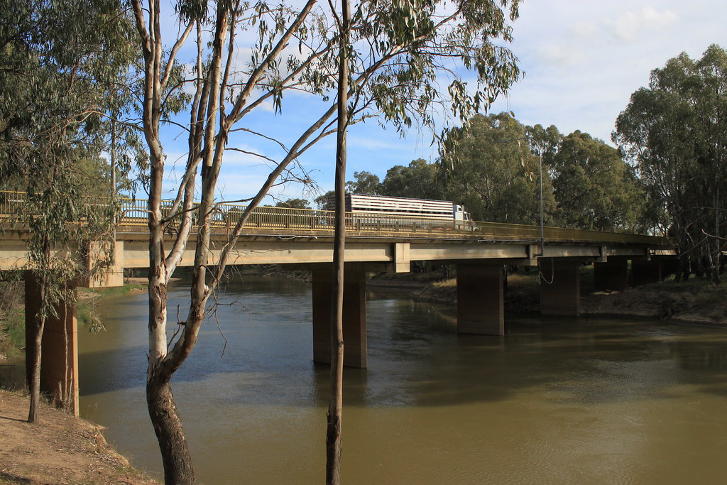 Darlington Point Bridge 1 The 1979 concrete bridge over th… Flickr