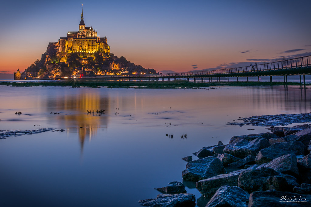 Mont Saintmichel reflection Un coucher de soleil au