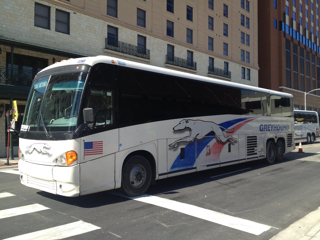 Greyhound 7268 MCI Austin,TX. Fred Reutzel Flickr