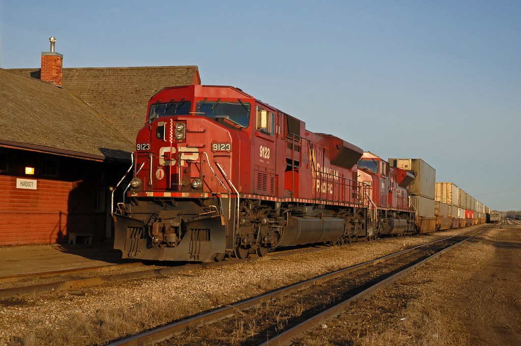CP 9123, Hardisty AB Edmonton to Toronto train 104 is seen… Flickr