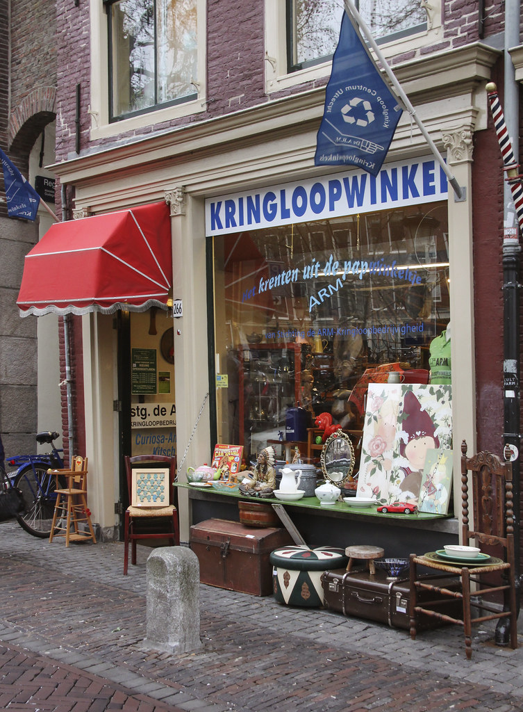 Antiques shops on Oudegracht, Utrecht Kotomi_ Flickr