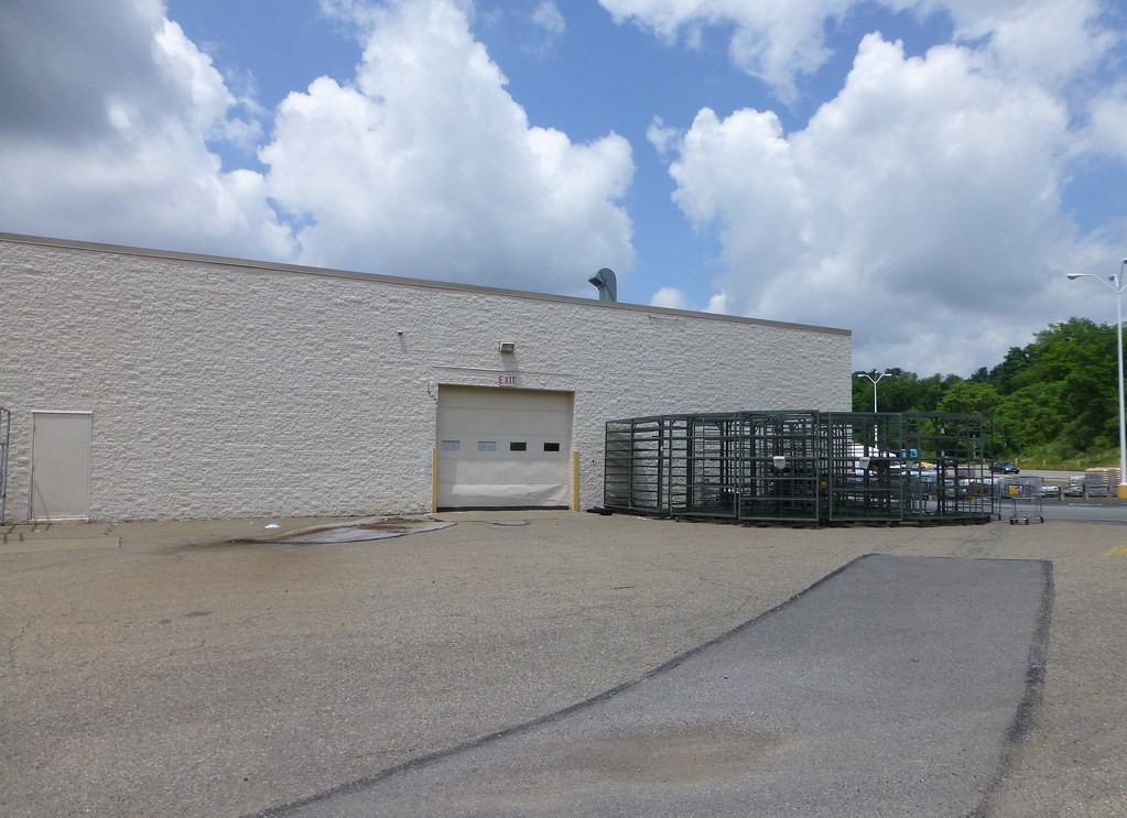 Pittsburgh Kmart 3529 996 West View Park Drive, Pittsburg… Flickr