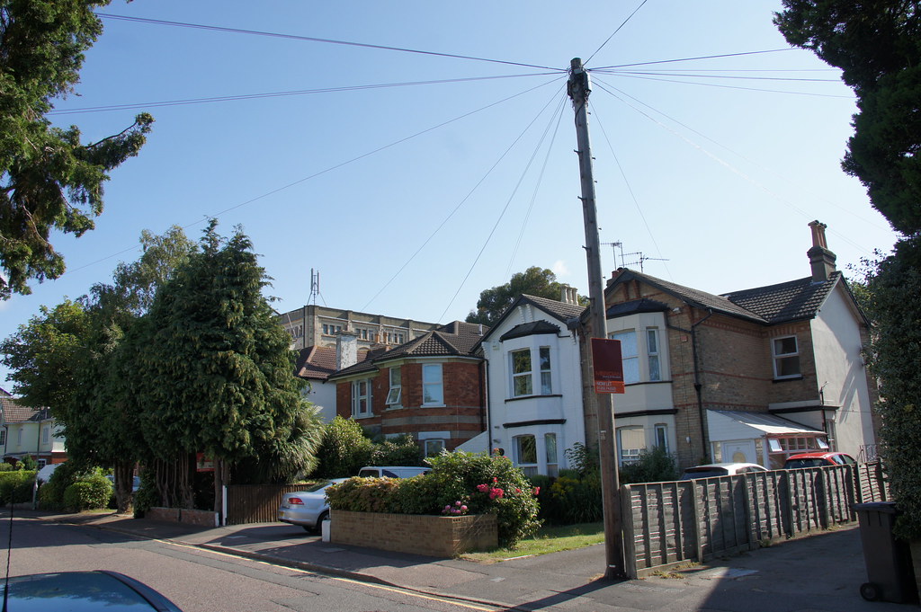 Top Table House (Kingston) (15), and Lindum (17), Alum Chine Road