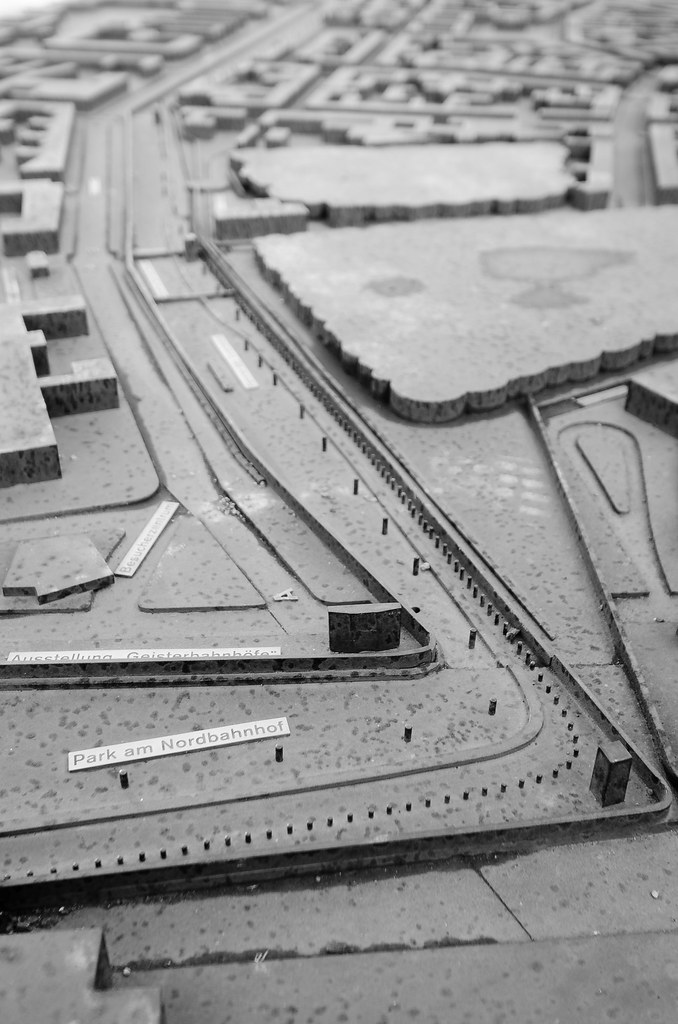 Berlin Wall Model A model of the Berlin Wall. East Berlin … Flickr