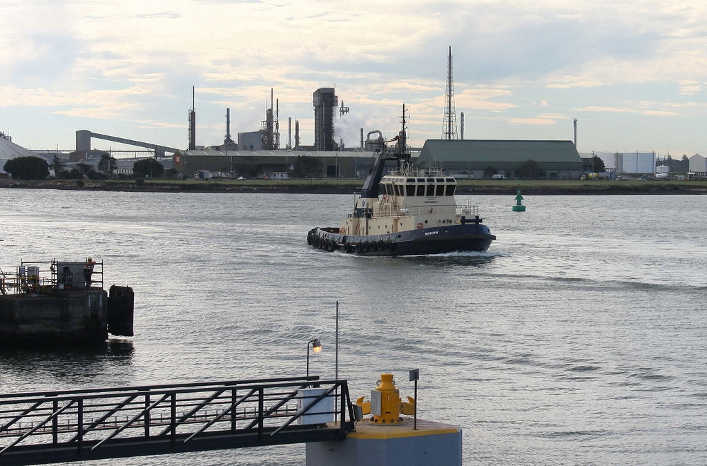 'WICKHAM' Newcastle Harbour tug 'WICKHAM' passing the Port… Flickr