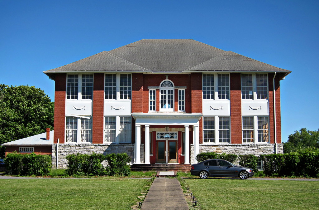 Middletown School The former Middletown School, now used a… Flickr